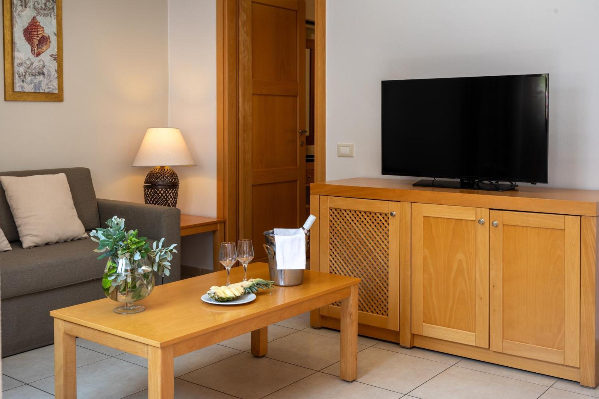 Suite 2 Chambres avec Piscine Privée - Vue sur Mer